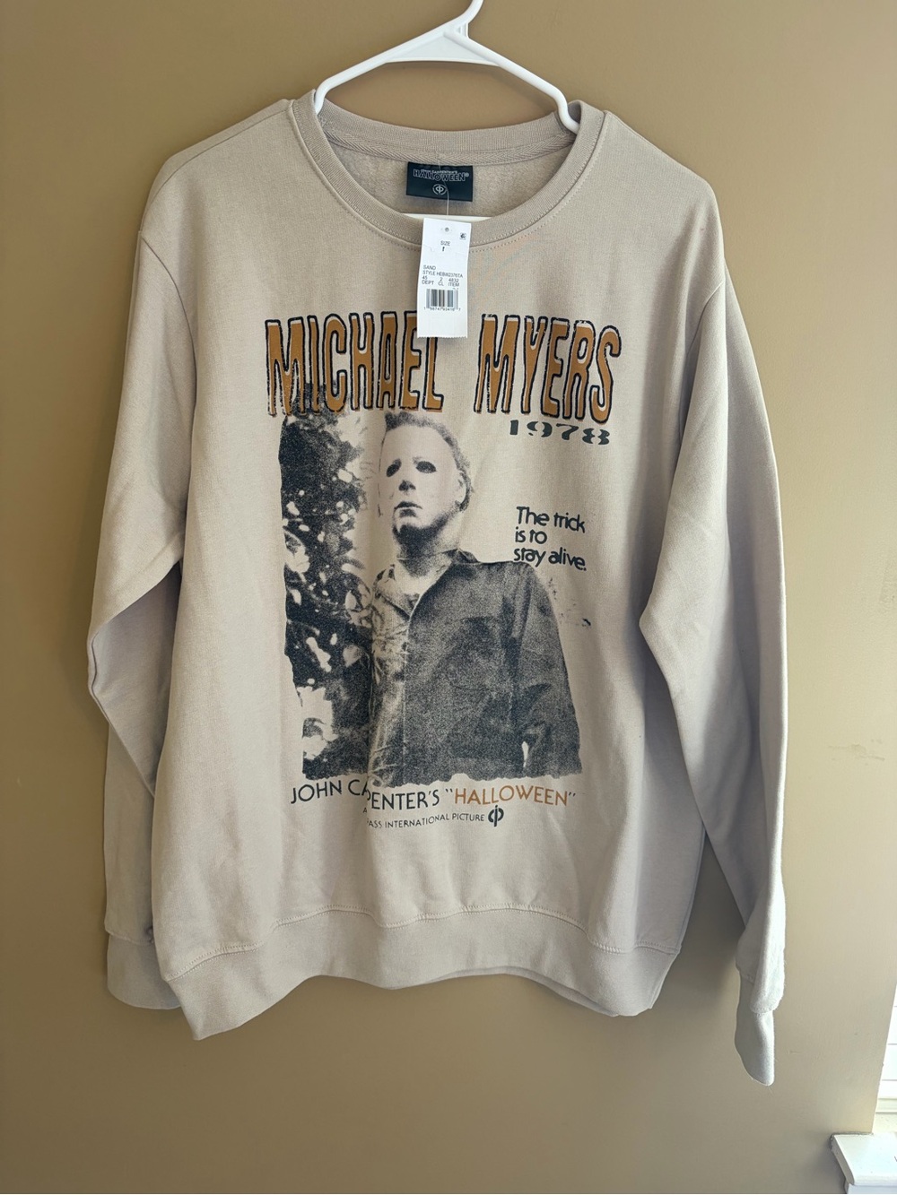 Halloween Vintage-Inspired Beige Graphic Sweatshirt, Large, Michael Myers NWT